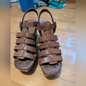 Women's size 8.5 Sonoma